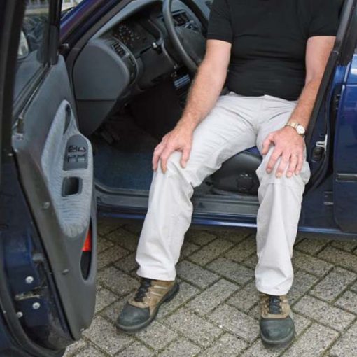 Kääntyvä Istuintyyny helpottaa istumista ja ylös autosta